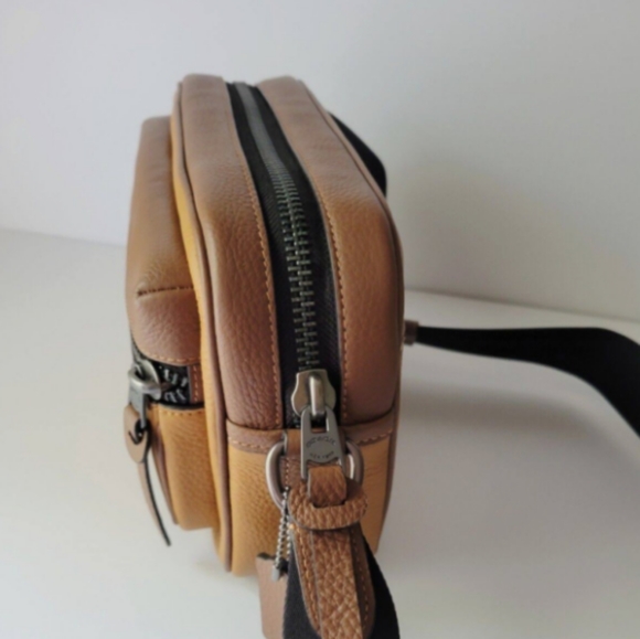 Coach camera bag. Never used in like new condition. - Picture 2 of 4